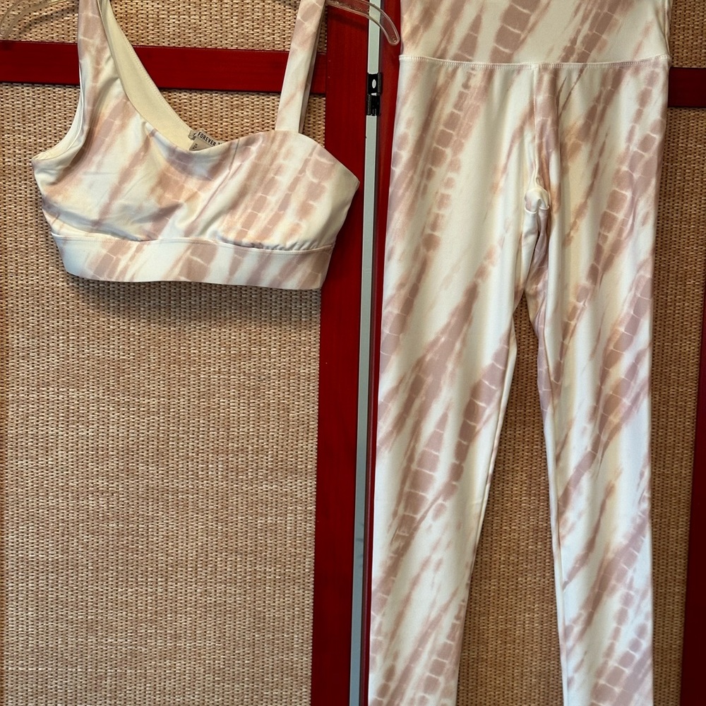 Peach and cream work out set top size medium bottoms are small
